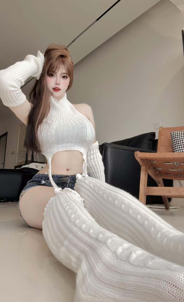 视觉设计作品：结合色彩协调与形态组合，呈现抽象艺术表现力