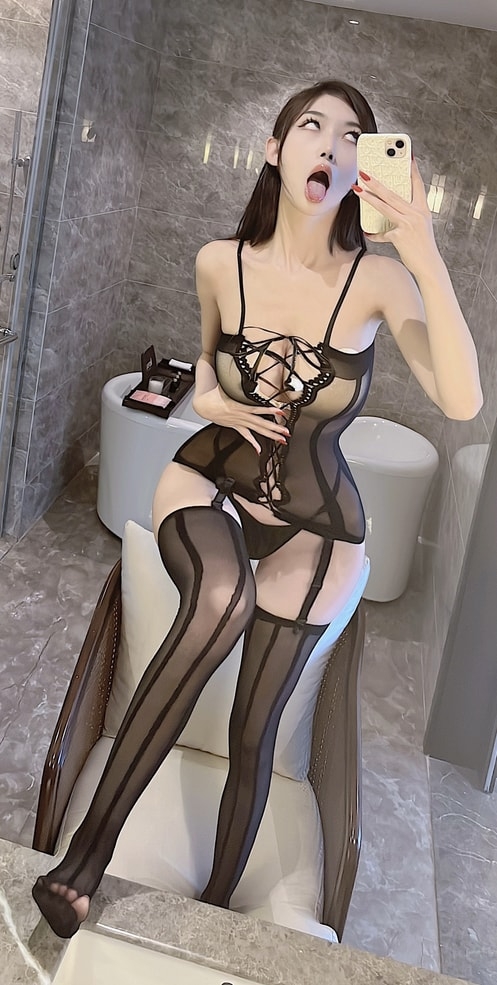 图片[2]-【微密圈】脸红Dearie-吊带黑丝[27P1V-108MB]-写真栈-xiezz.cc