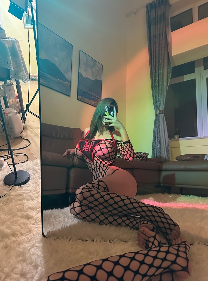 图片[1]-【微密圈】乙醇子呀-镂空大写马蚤[26P4V-423MB]-写真栈-xiezz.cc