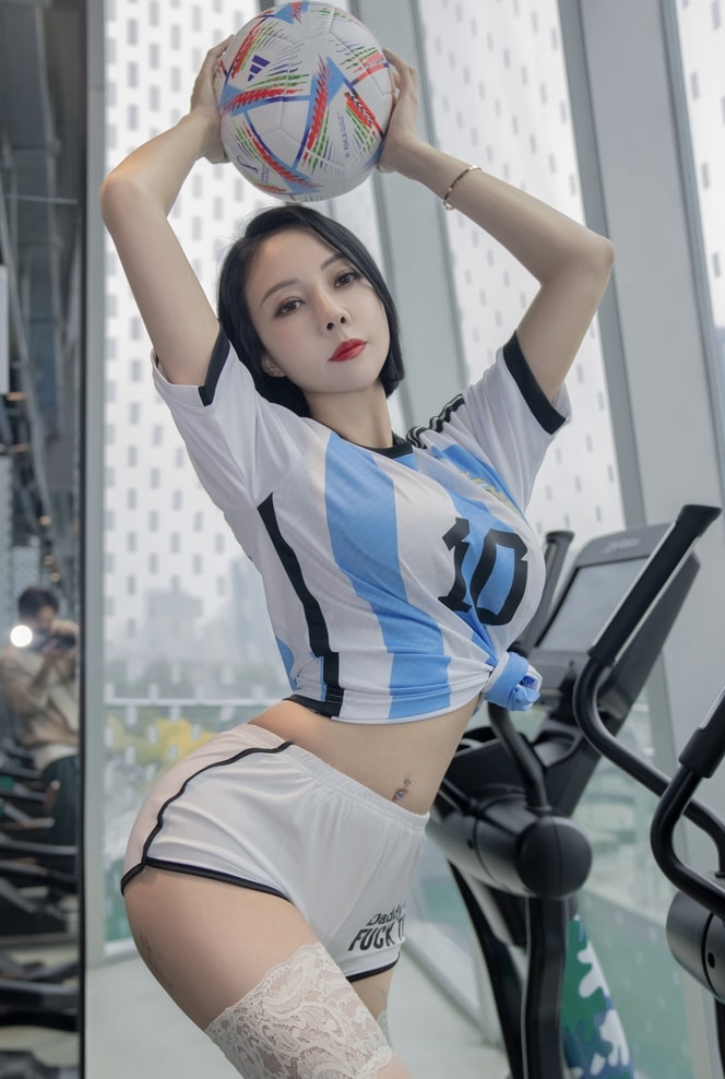 图片[1]-【微密圈】果儿Victoria-浴室足球[28P-54MB]-写真栈-xiezz.cc