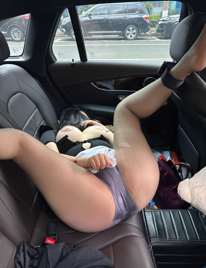 图片[1]-【微密圈】迷人的五姨太-车内漏B[29P-116MB]-写真栈-xiezz.cc