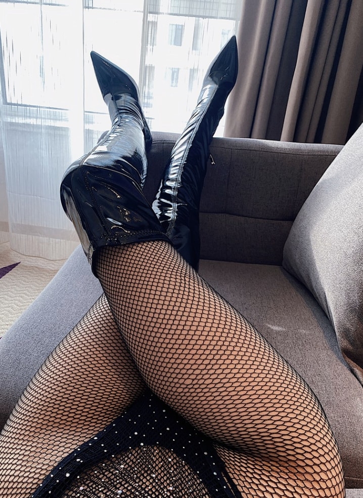 图片[1]-【微密圈】脸红Dearie-你很难不爱 [12P-73MB]-写真栈-xiezz.cc