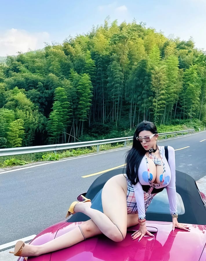 图片[1]-【微-密】芷仪g宝-路过的车主把车停下来 [12P-33M]-写真栈-xiezz.cc