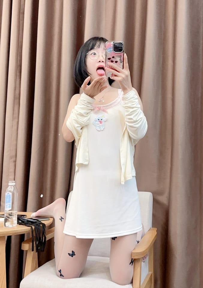 图片[2]-【微-密】胜利的小生活-蝴蝶白丝 [9P1V-98M]-写真栈-xiezz.cc