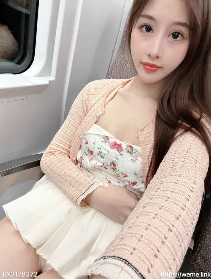 图片[1]-【微-密】小萌子-高铁上 [28P-90M]-写真栈-xiezz.cc