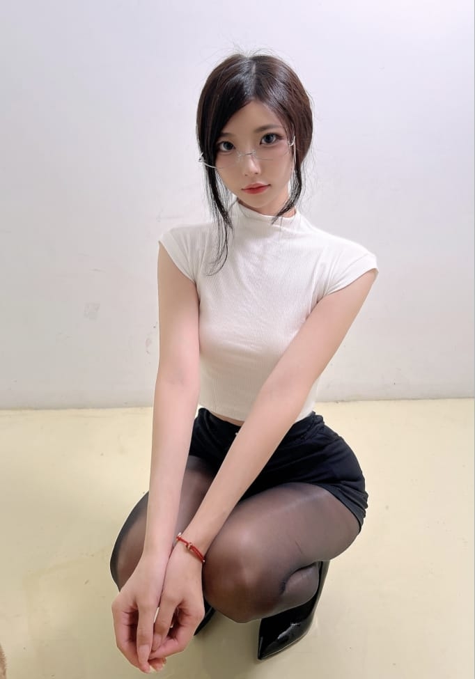 图片[1]-【微-密】陈妮妮- 诱惑的秘书 [14P-22M]-写真栈-xiezz.cc