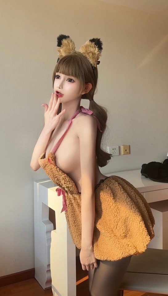 图片[1]-【微-密】无欲无求的推土君-红色战裙 [16P3V-396M]-写真栈-xiezz.cc