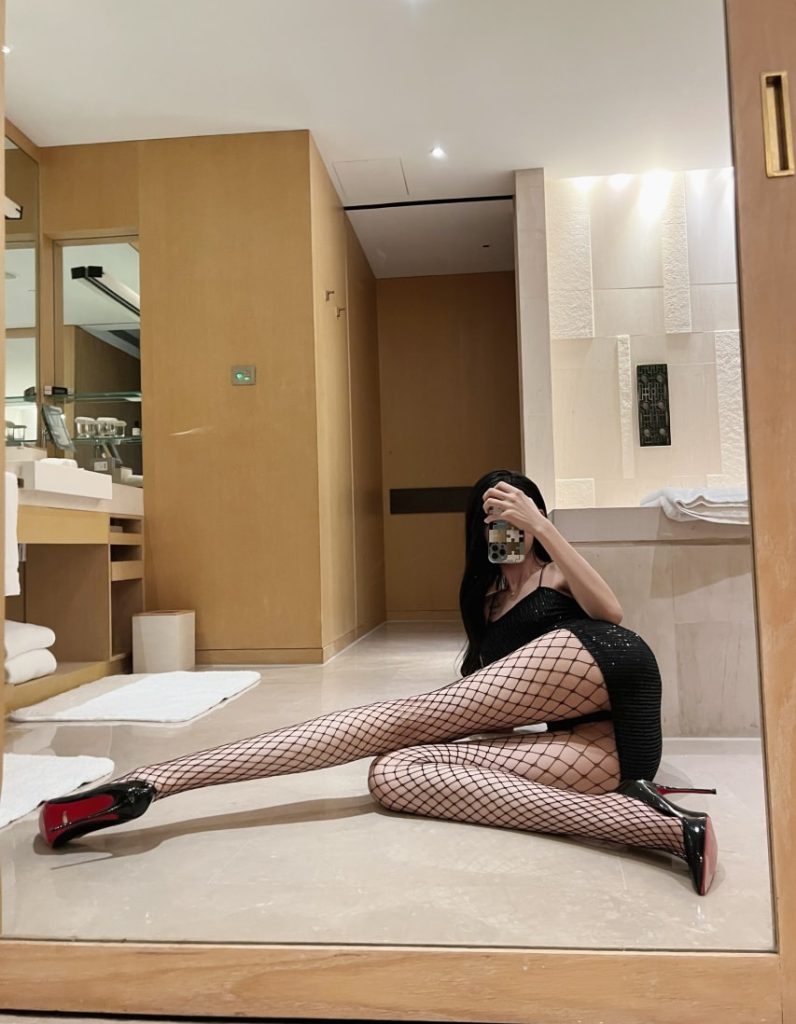 图片[2]-【微-密】葛征GEZHENG-黑si网洞袜加超好看抹胸装[23P1V-126M]-写真栈-xiezz.cc