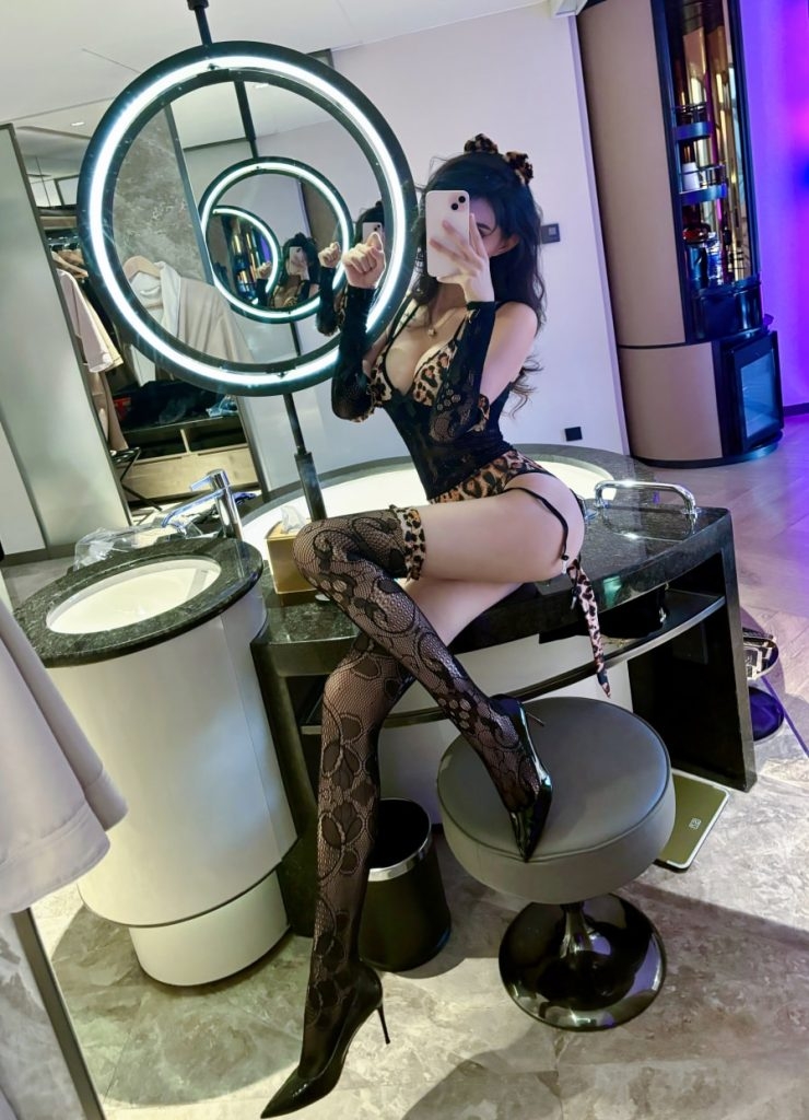 图片[1]-【微-密】葛征GEZHENG-长腿豹纹 [16P1V-253MB]-写真栈-xiezz.cc