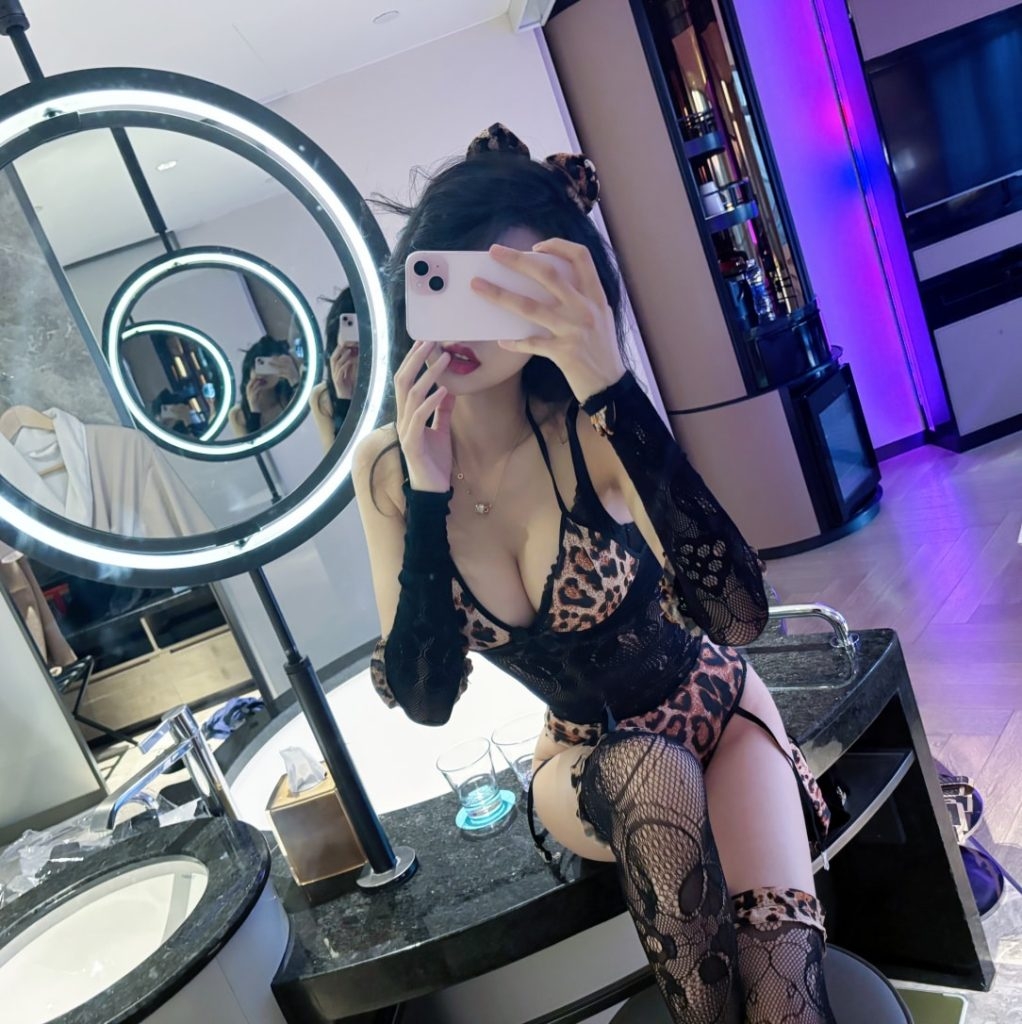 图片[2]-【微-密】葛征GEZHENG-长腿豹纹 [16P1V-253MB]-写真栈-xiezz.cc