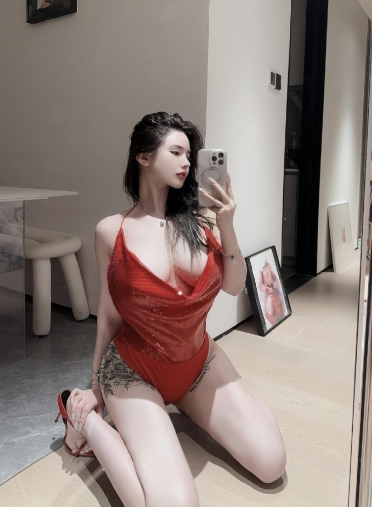 图片[2]-【微-密】阿色-红色低胸[8P1V-47MB]-写真栈-xiezz.cc