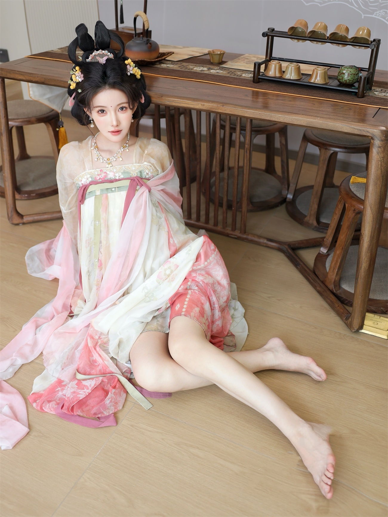 ✨秀人网 梨霜儿✨高颜值大美女 超美唐装 大尺度漏点特写