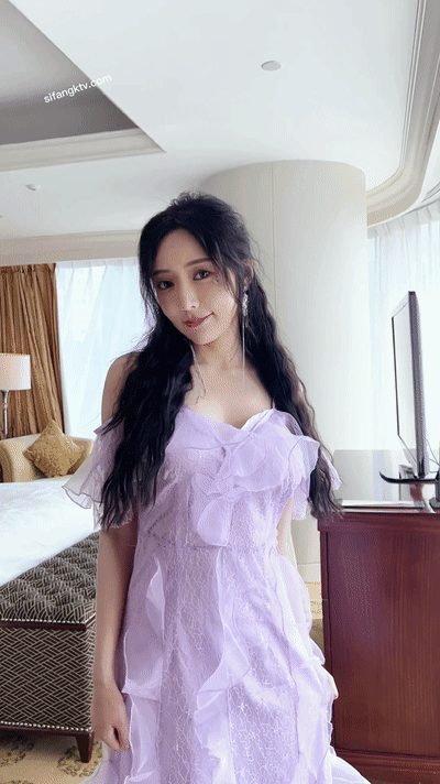 王馨瑶 2025秀人网 紫色连衣裙造型 仙系氛围感 轻氧仙女风 无水印高清动态GIF素材1