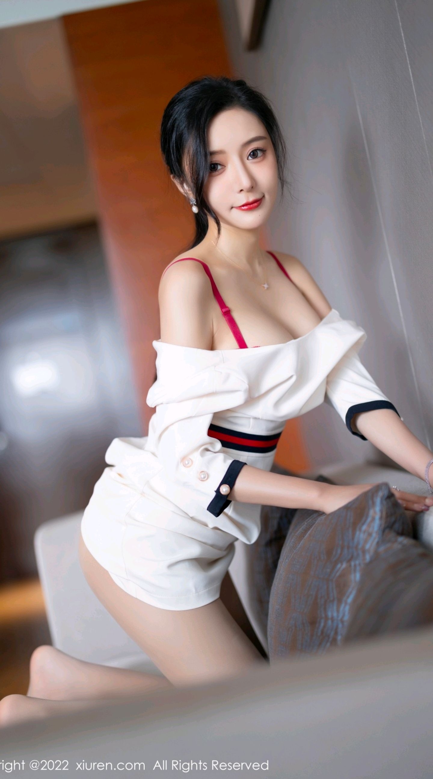 王馨瑶 2025秀人网第十弹 白色长裙 无水印高清WEBP素材5